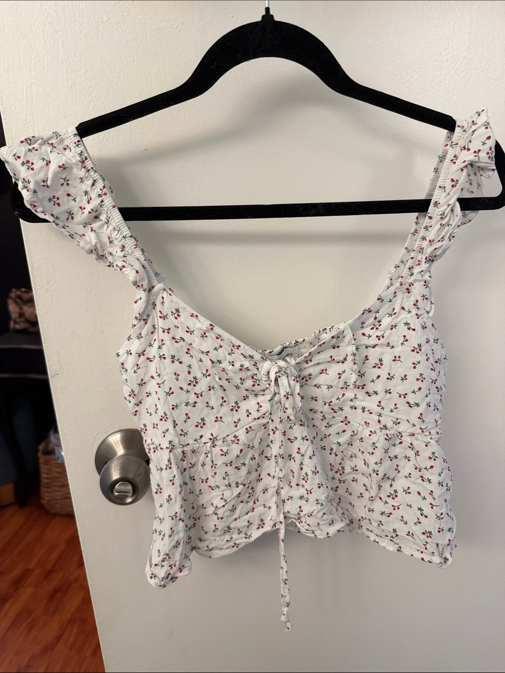Pacsun Cropped Keyhole Floral Blouse